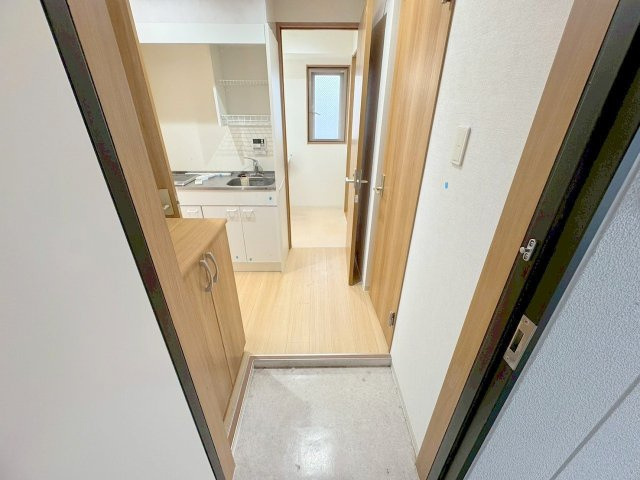 Uresidence新大阪の玄関