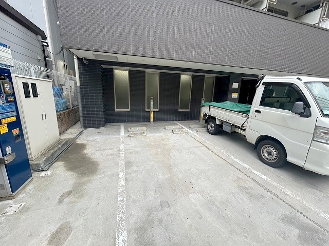 Uresidence新大阪の駐車場