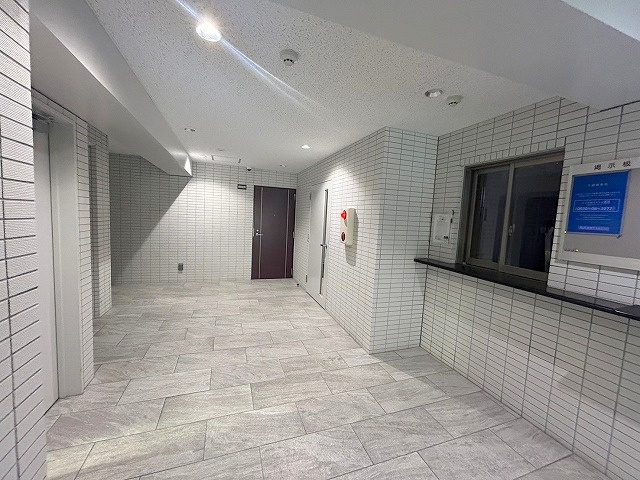 Uresidence新大阪のエントランス