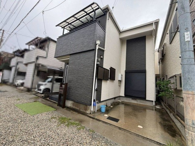 【外観】 | 東湊町３丁　中古戸建 | 【２WAY利用可能】南海本線「湊」駅まで徒歩１３分・阪堺電気軌道阪堺線「東湊」駅まで徒歩７分！毎日の通勤・通学に便利ですね♪