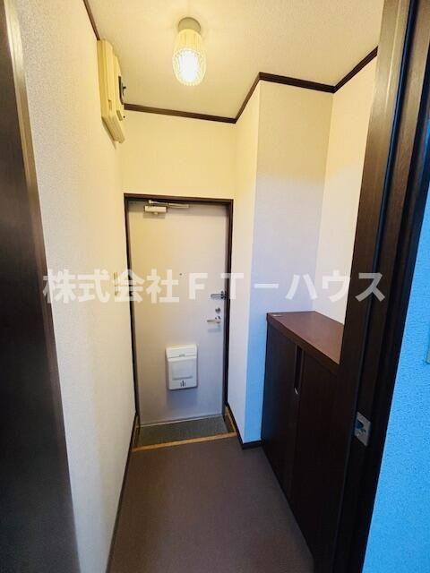 ハイツエリエートの玄関