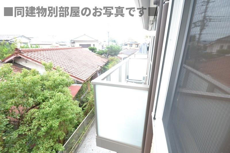 福生市大字熊川のアパートのバルコニー