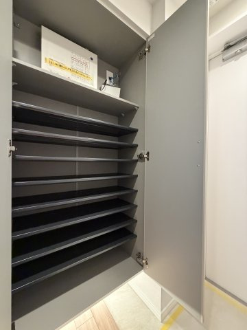 渋谷区代々木１丁目の中古マンションの収納|シューズボックス