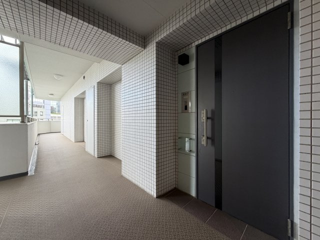 渋谷区代々木１丁目の中古マンションの玄関