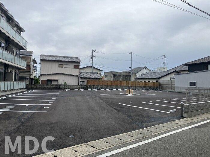 ベルティルミナスの駐車場