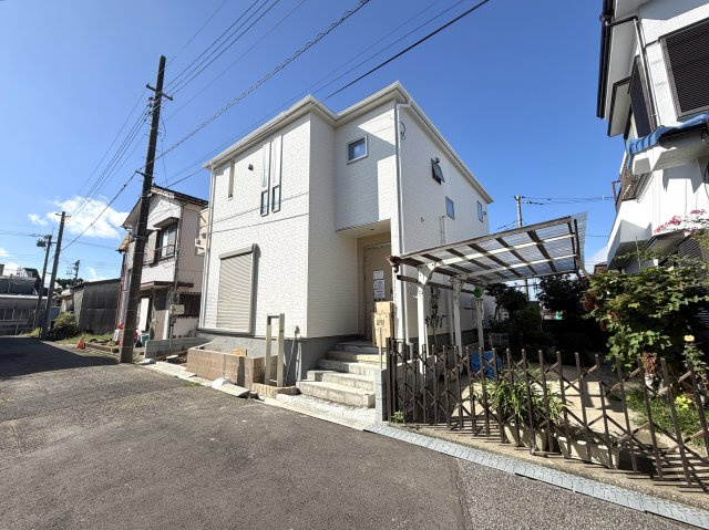 越谷市大道第２　１号棟リーブルガーデン新築戸建の外観|外観と内装のバランスが取れた美邸が間もなく完成。最新設備と明るい採光をぜひ現地でご確認ください。
