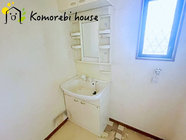 伊奈町小室5343-5　中古一戸建ての独立洗面台|独立洗面台です