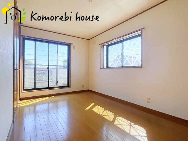 伊奈町小室5343-5　中古一戸建ての寝室|開放的な寝室です