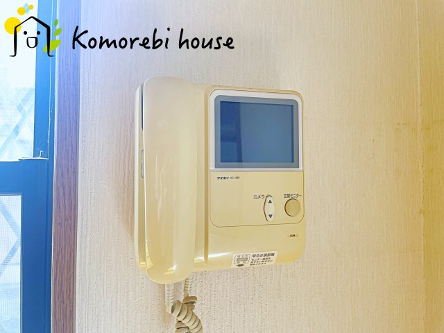 伊奈町小室5343-5　中古一戸建ての防犯設備|モニター付きインターホンです