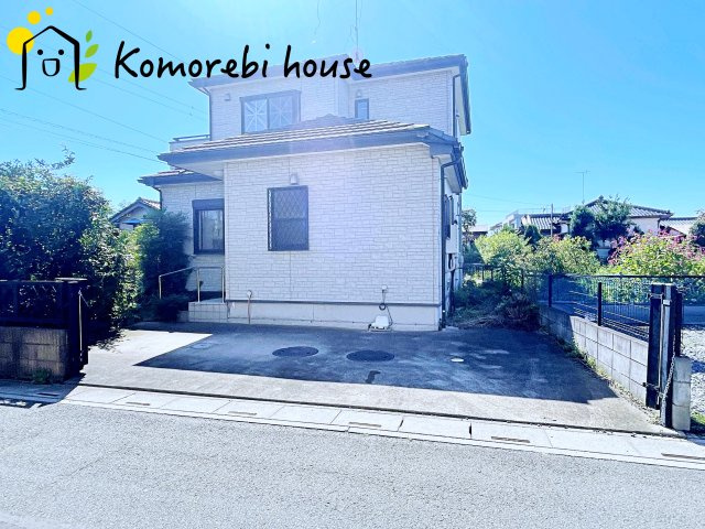 伊奈町小室5343-5　中古一戸建ての駐車場|駐車場の用意があります