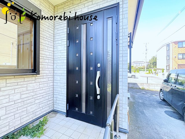 伊奈町小室5343-5　中古一戸建ての玄関|収納もある玄関です