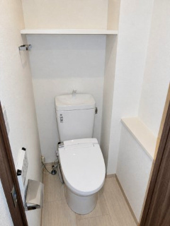 新宿区北新宿３丁目の賃貸マンションのトイレ