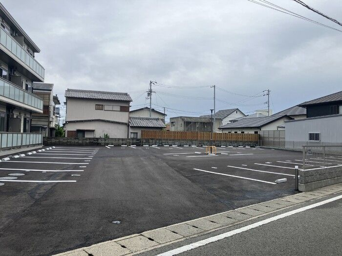 ベルティルミナスの駐車場