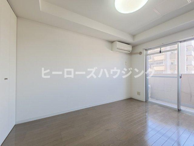 【居間・リビング】 | レイクロス豊中 | ※同タイプの写真となり、実際のお部屋とは異なる場合があります