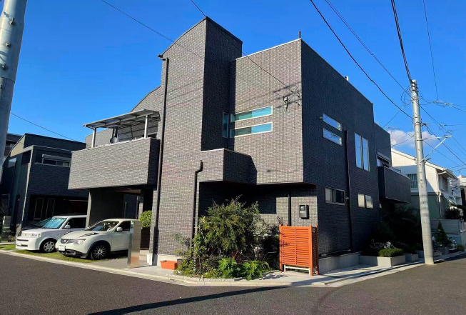 練馬区春日町3丁目　築浅×美築×角地　屋上庭園のあるデザイン邸宅の外観パース