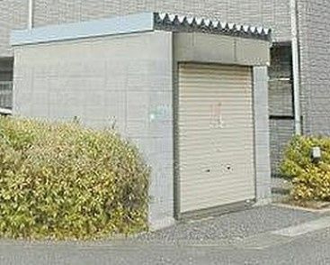 アンプルールリバーサイドの庭