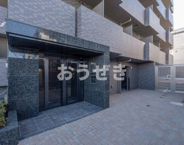 ルーブル高島平弐番館のエントランス