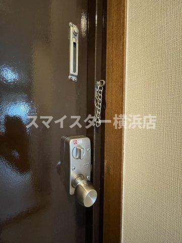 不入斗マンションの玄関