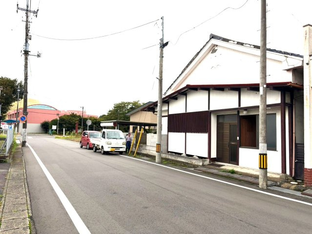 売地　城里町石塚1428-17の前面道路含む現地写真