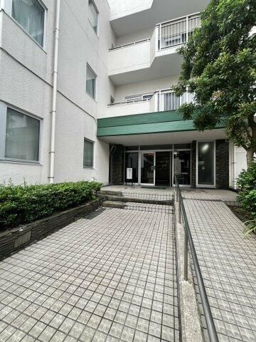 ドミール津田沼のエントランス
