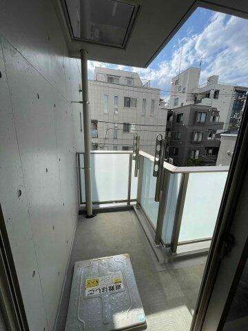 竹山ビル七番館のバルコニー