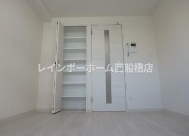 バードピア船橋本町の居間・リビング