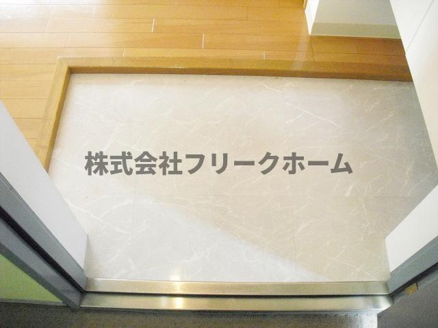 小金井市本町２丁目の賃貸マンションの玄関