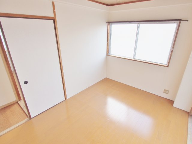 アーバンうえの第一ビルの洋室