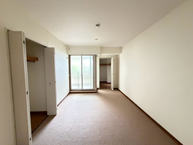 名次町ロジュマンの洋室