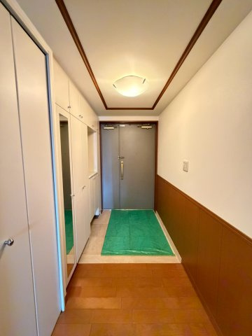 名次町ロジュマンの玄関