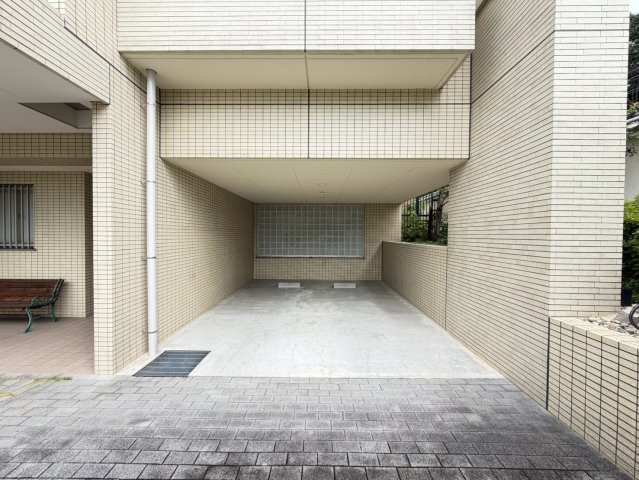 名次町ロジュマンの駐車場