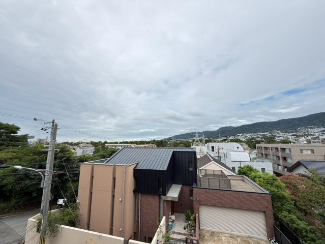 名次町ロジュマンの展望|バルコニーから西方向の景色を望む