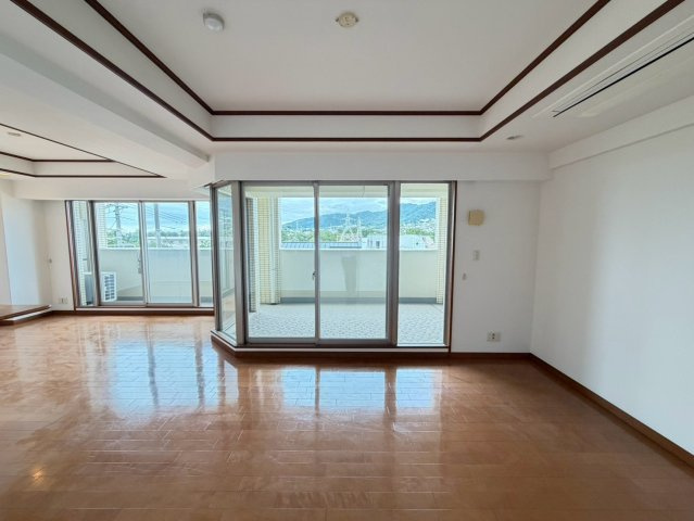 名次町ロジュマンの居間・リビング
