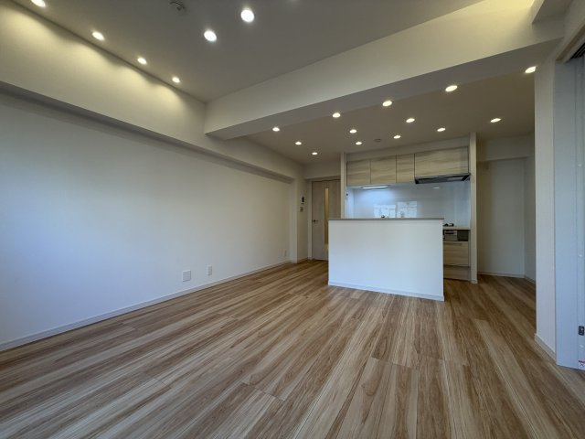 新宿区四谷４丁目の中古マンションの居間・リビング