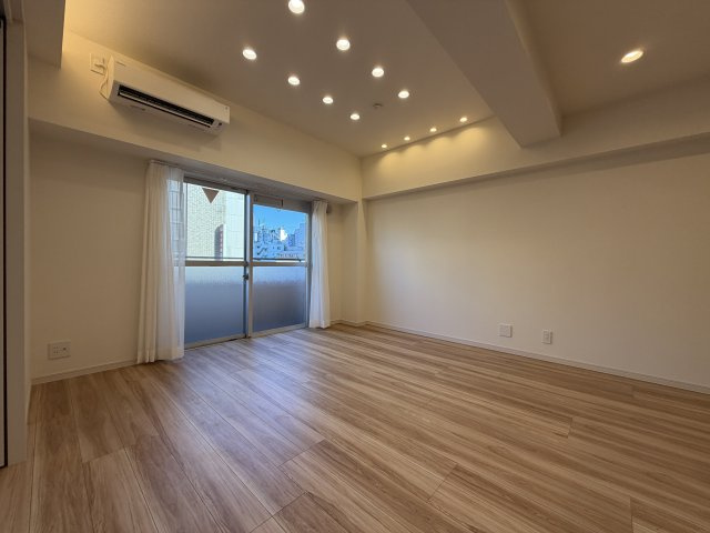 新宿区四谷４丁目の中古マンションの居間・リビング