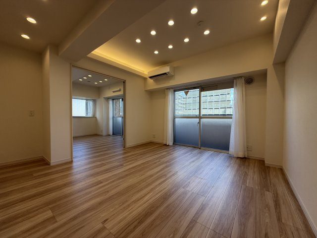 新宿区四谷４丁目の中古マンションの居間・リビング