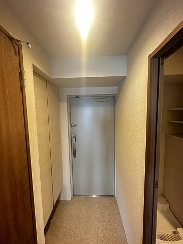 esteOeste難波元町の玄関