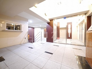 メインステージ横浜のエントランス