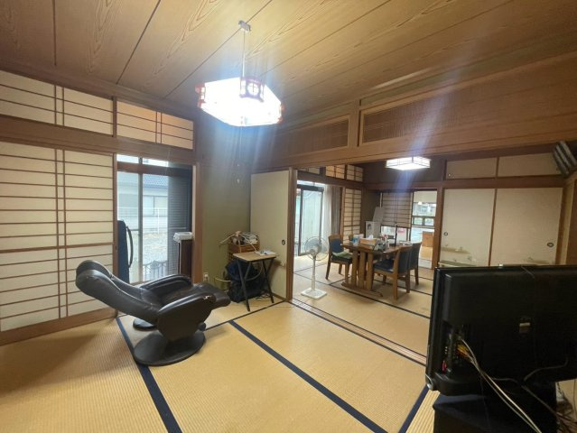 -三丁目不動産-　本庄市銀座2丁目　平成8年築の和室|和室がひろがる居住スペース