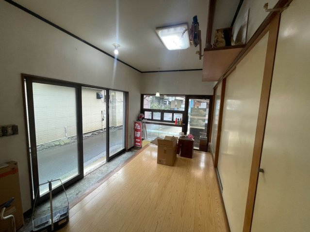 -三丁目不動産-　本庄市銀座2丁目　平成8年築の洋室|明るい洋室です