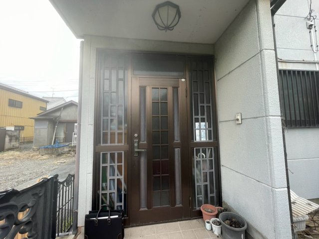 -三丁目不動産-　本庄市銀座2丁目　平成8年築の玄関