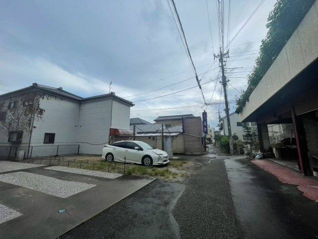 -三丁目不動産-　本庄市銀座2丁目　平成8年築の前面道路含む現地写真