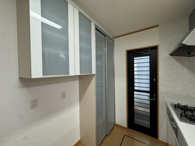 -三丁目不動産-　熊谷市円光2丁目　売-主、エアコン、カーポートのキッチン|きれいなキッチンです