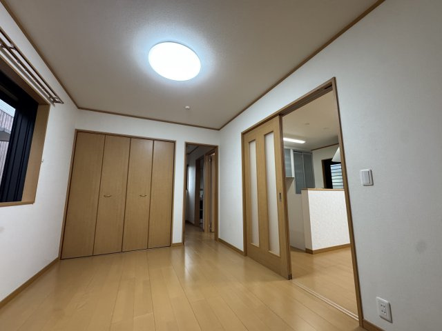 -三丁目不動産-　熊谷市円光2丁目　売-主、エアコン、カーポートの洋室|1階