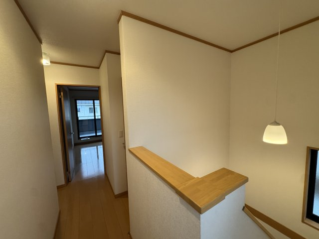 -三丁目不動産-　熊谷市円光2丁目　売-主、エアコン、カーポートの内装|過ごしやすい室内です