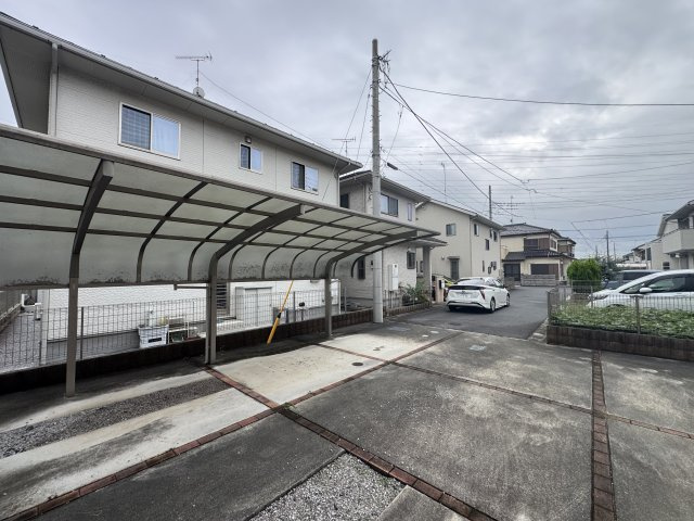 -三丁目不動産-　熊谷市円光2丁目　売-主、エアコン、カーポートの駐車場