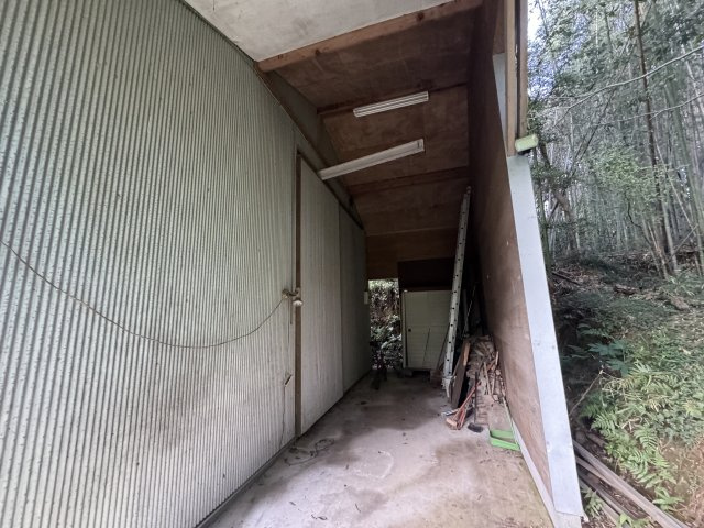 -三丁目不動産-　寄居町富田　アトリエ、薪ストーブの駐車場|駐車場です