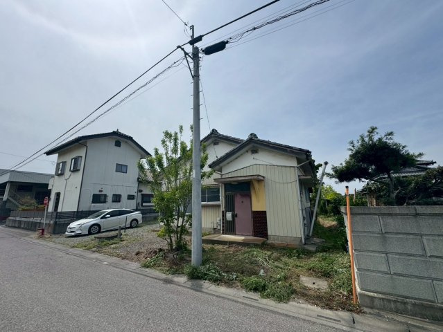 -三丁目不動産-　深谷市中瀬　平屋住宅の前面道路含む現地写真|前面道路含む現地写真です