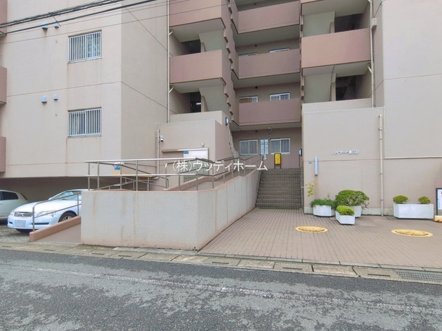 ハイマート春日部　中古マンションのエントランス