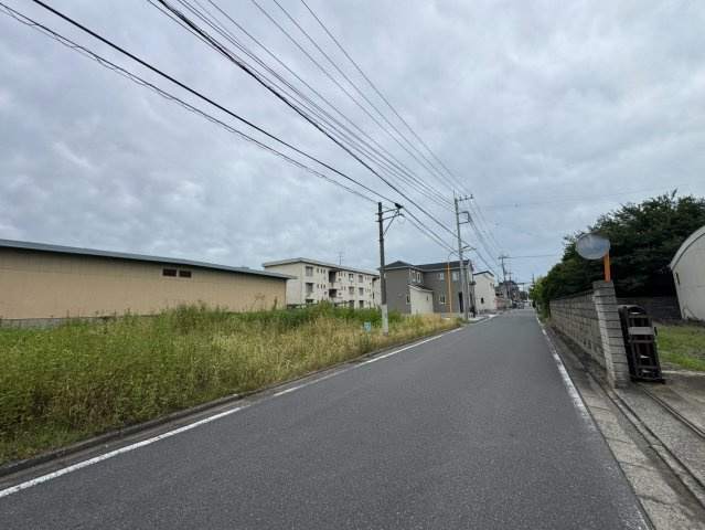 -三丁目不動産-　行田市向町　1号地の前面道路含む現地写真